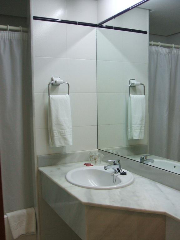Hotel Balneario De Chiclana Чиклана-де-ла-Фронтера Номер фото