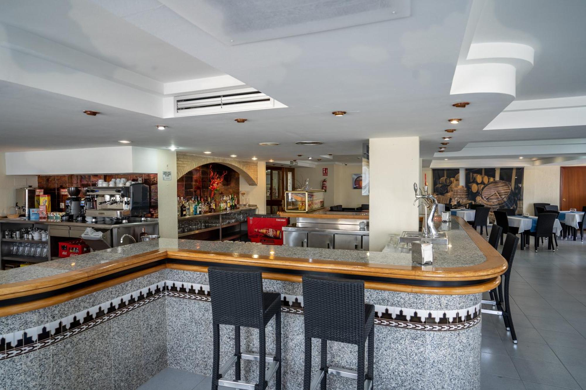 Hotel Balneario De Chiclana Чиклана-де-ла-Фронтера Экстерьер фото